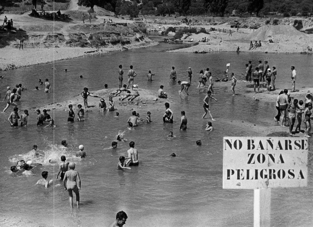 La foto de la semana: Bañistas en el Pardo (1962)