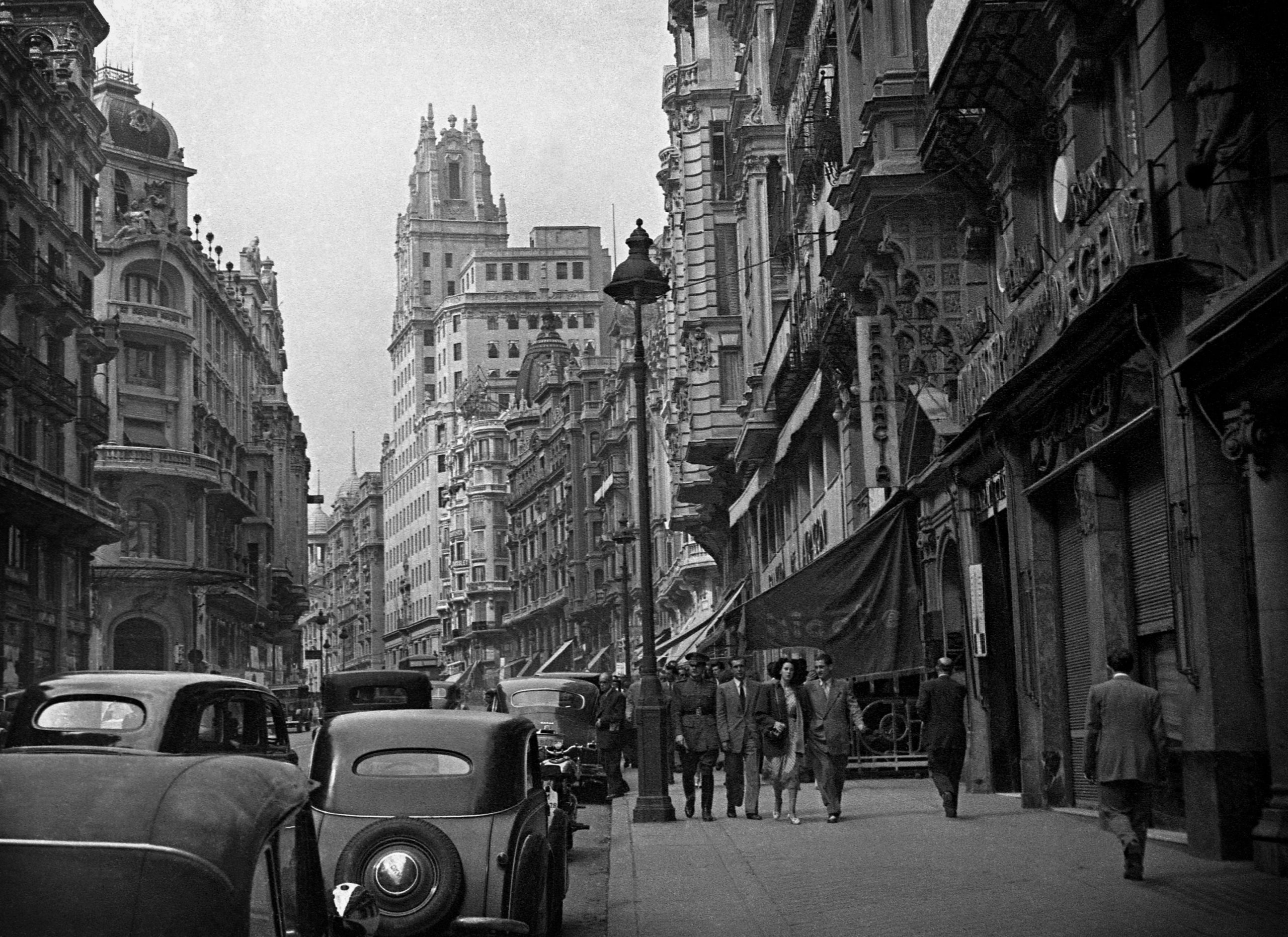 Gran Vía en 1945. Foto de Ragel