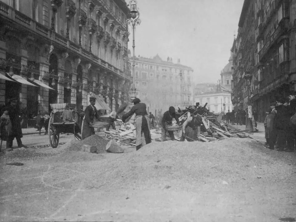Pavimentando la Calle Sevilla 1900
